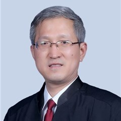 两个人因为起争执打架
